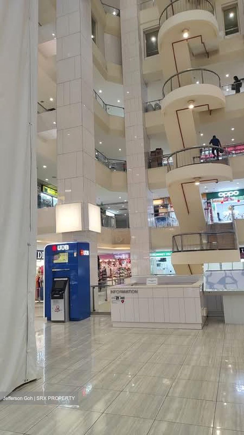 Lucky Plaza (D9), Shop House #592348111